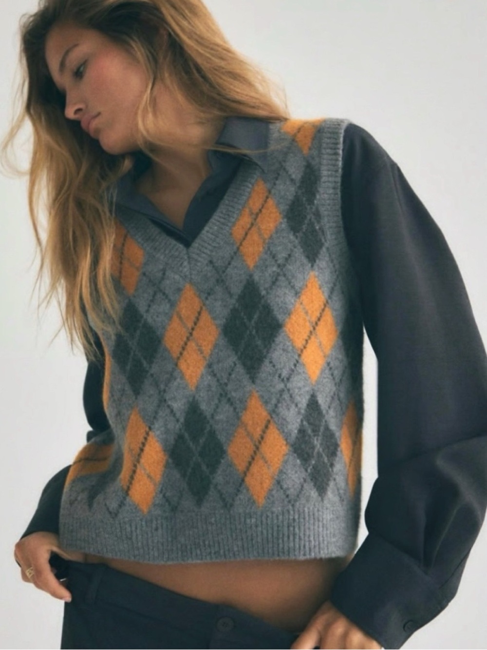 ZARA Gray and Orange Argyle V-Neck Knit Sweater Vest! 🍁